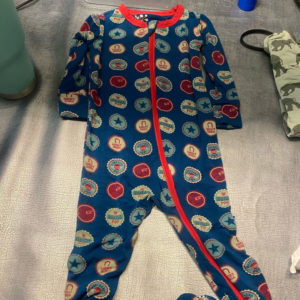 NWOT Kickee pants 18-24 month bottle cap footie